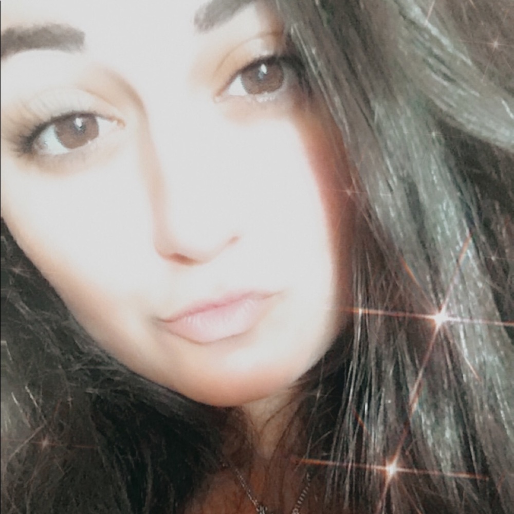 Meet your Posher, Yasmine